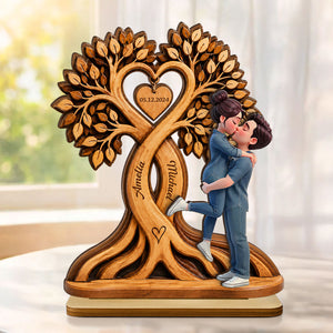 Anniversary Gift For Him & Her – Personalized "Couple Kissing Under Heart Tree" Wooden Plaque