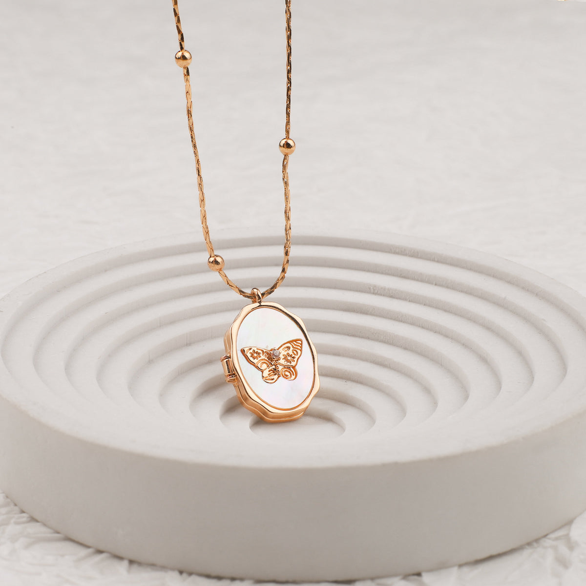 Personalized Butterfly Shell Photo Locket Necklace,Memorial Jewelry