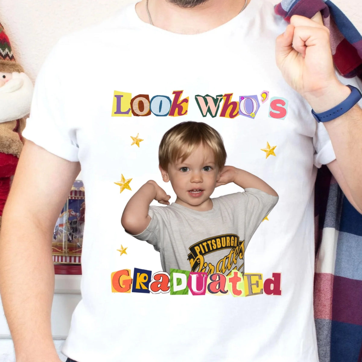 Look Who's Graduated - Personalized T-shirt, Vintage Photo Shirt,Graduation Outfit For Mom Dad Graduation Day Family Tee